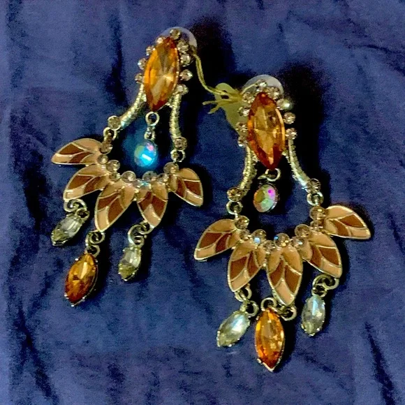 Art Deco Chandelier earrings in nude and tan and gold - Picture 1 of 7